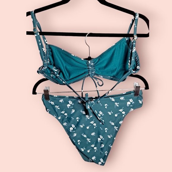 Hollister Two Piece Floral Bikini Set size M - Picture 2 of 6